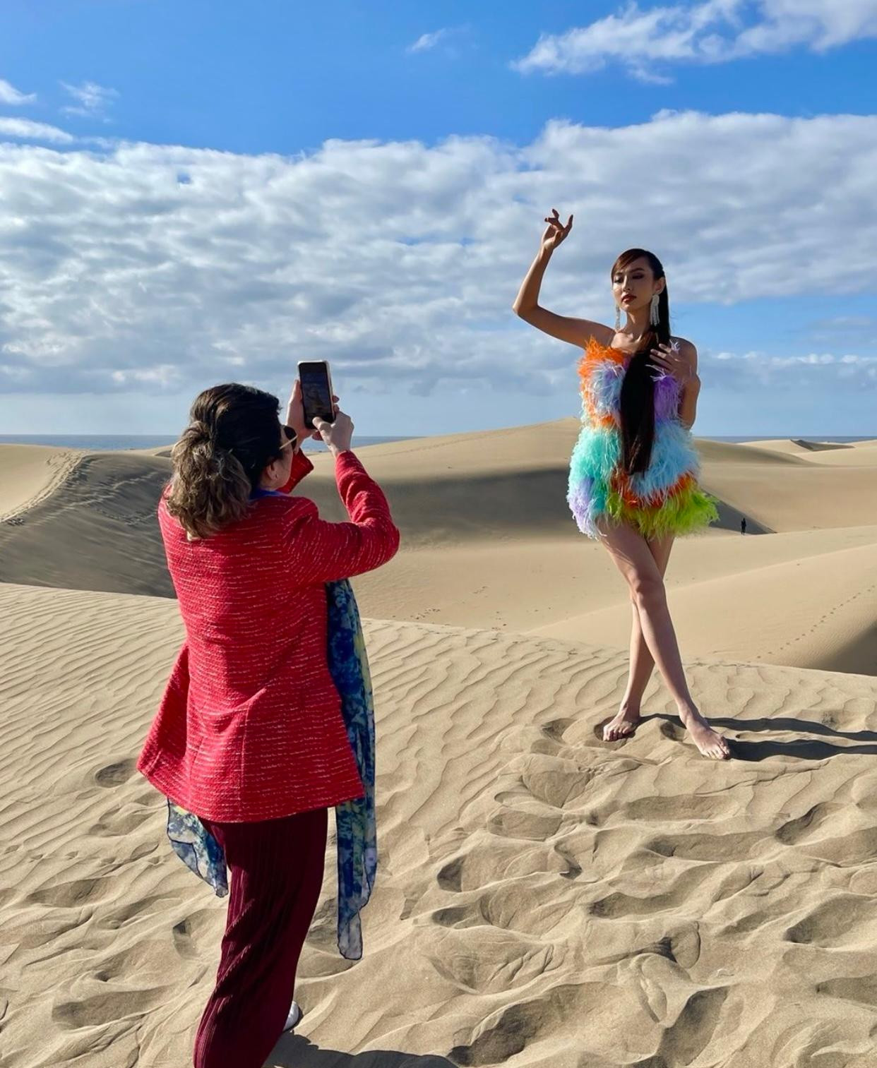 Bà Teresa - phó chủ tịch Miss Grand chính là người chụp những bức ảnh cho Thuỳ Tiên. Bà Teresa - phó chủ tịch Miss Grand chính là người chụp những bức ảnh cho Thuỳ Tiên.