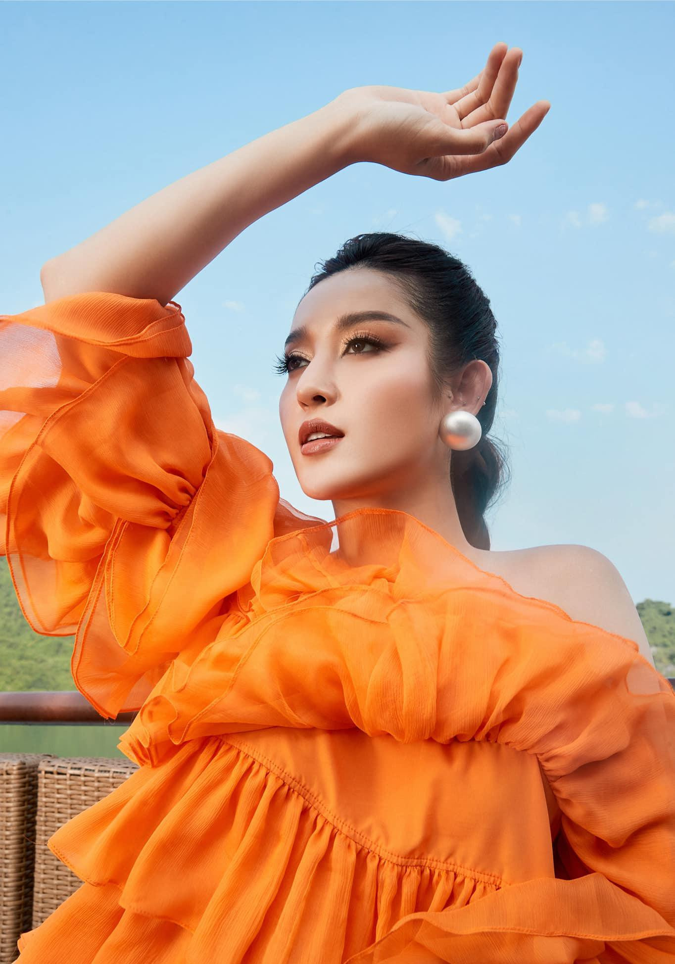 Á hậu Việt Nam 2014 hoá thân thành quý cô kiêu sa, quyến rũ,