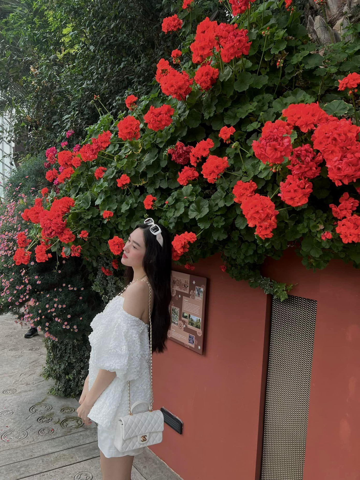 Á hậu Tường San đẹp dịu dàng tựa 'nàng thơ' trong chuyến du lịch ở Singapore. Á hậu Tường San đẹp dịu dàng tựa 'nàng thơ' trong chuyến du lịch ở Singapore.