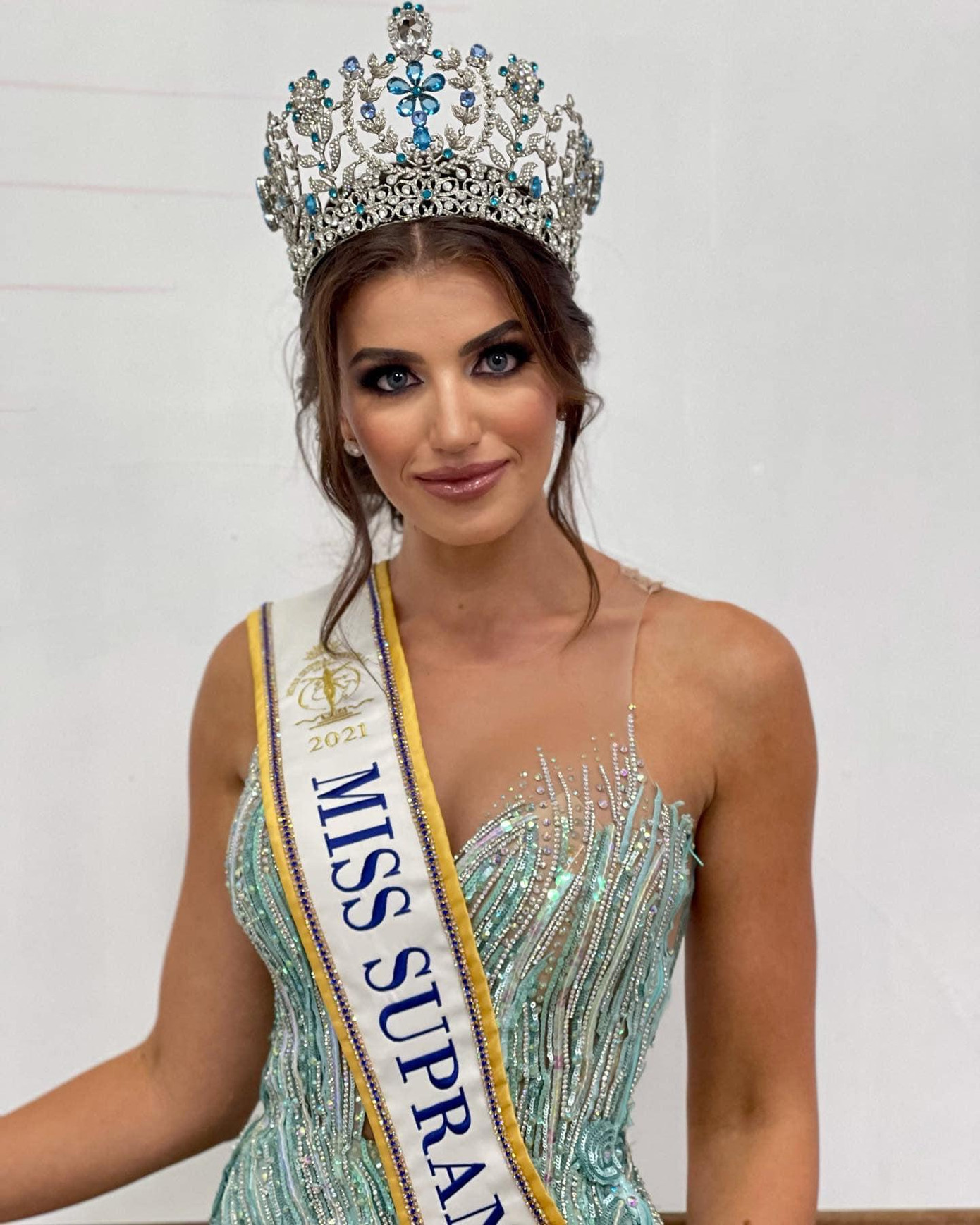 Chanique Rabe sinh năm 1997, là Hoa hậu Siêu quốc gia Namibia 2020. Một năm sau, cô đại diện Namibia thi Miss Supranational - Hoa hậu Siêu quốc gia và giành chiến thắng thuyết phục.