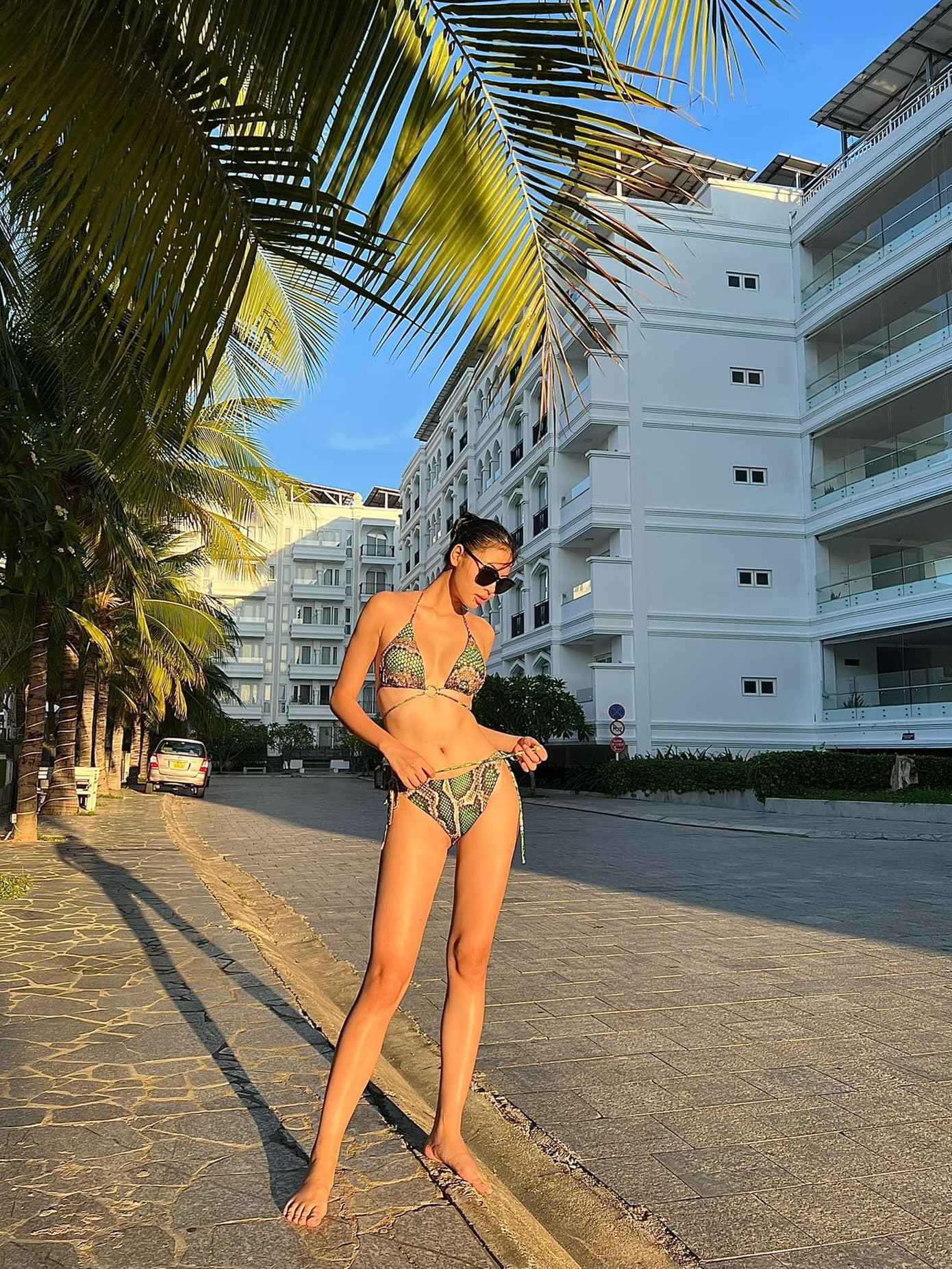 Trên trang cá nhân, người đẹp biển Đào Thị Hà khiến fans trầm trồ khi diện bikini hoạ tiết da trăn khoe trọn vóc dáng săn chắc và nóng bỏng.