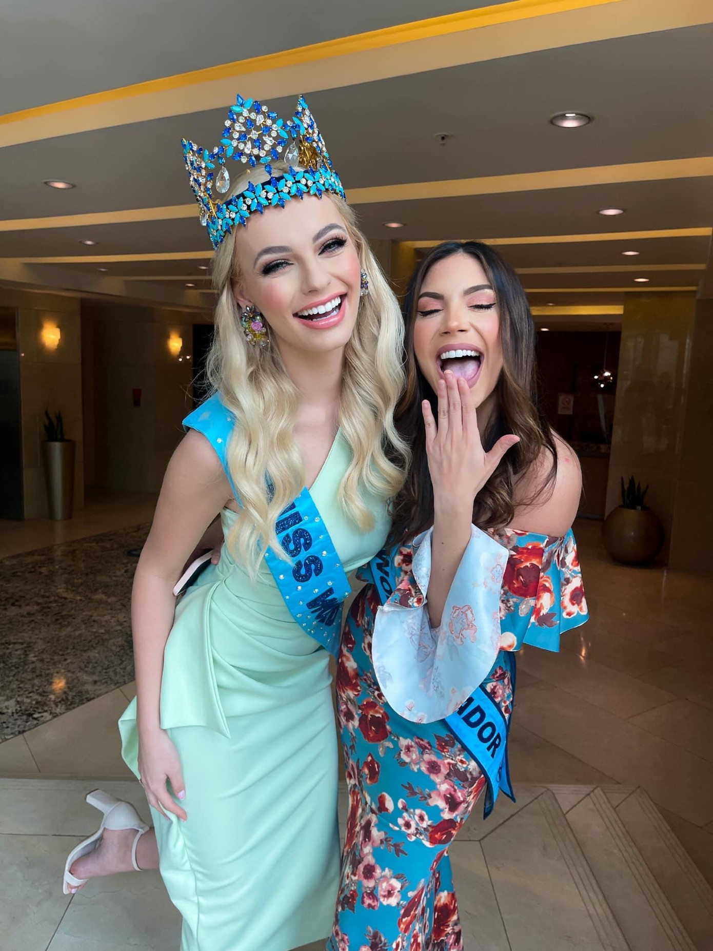 Cô cũng có dịp gặp lại cô bạn đại diện cho Ecuador từng tham dự Miss World 2021 với mình.