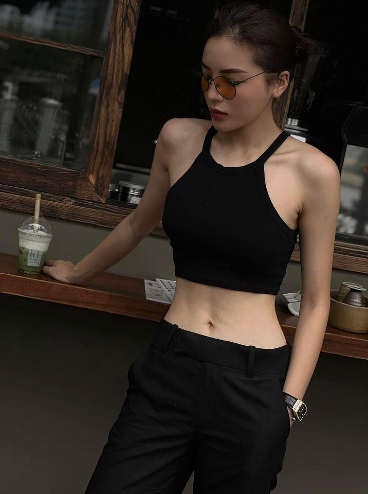 Hoa hậu Kỳ Duyên mặc áo crop-top khoe vòng eo 'con kiến' phẳng lỳ khiến fans trầm trồ ngưỡng mộ. Hoa hậu Kỳ Duyên mặc áo crop-top khoe vòng eo 'con kiến' phẳng lỳ khiến fans trầm trồ ngưỡng mộ.