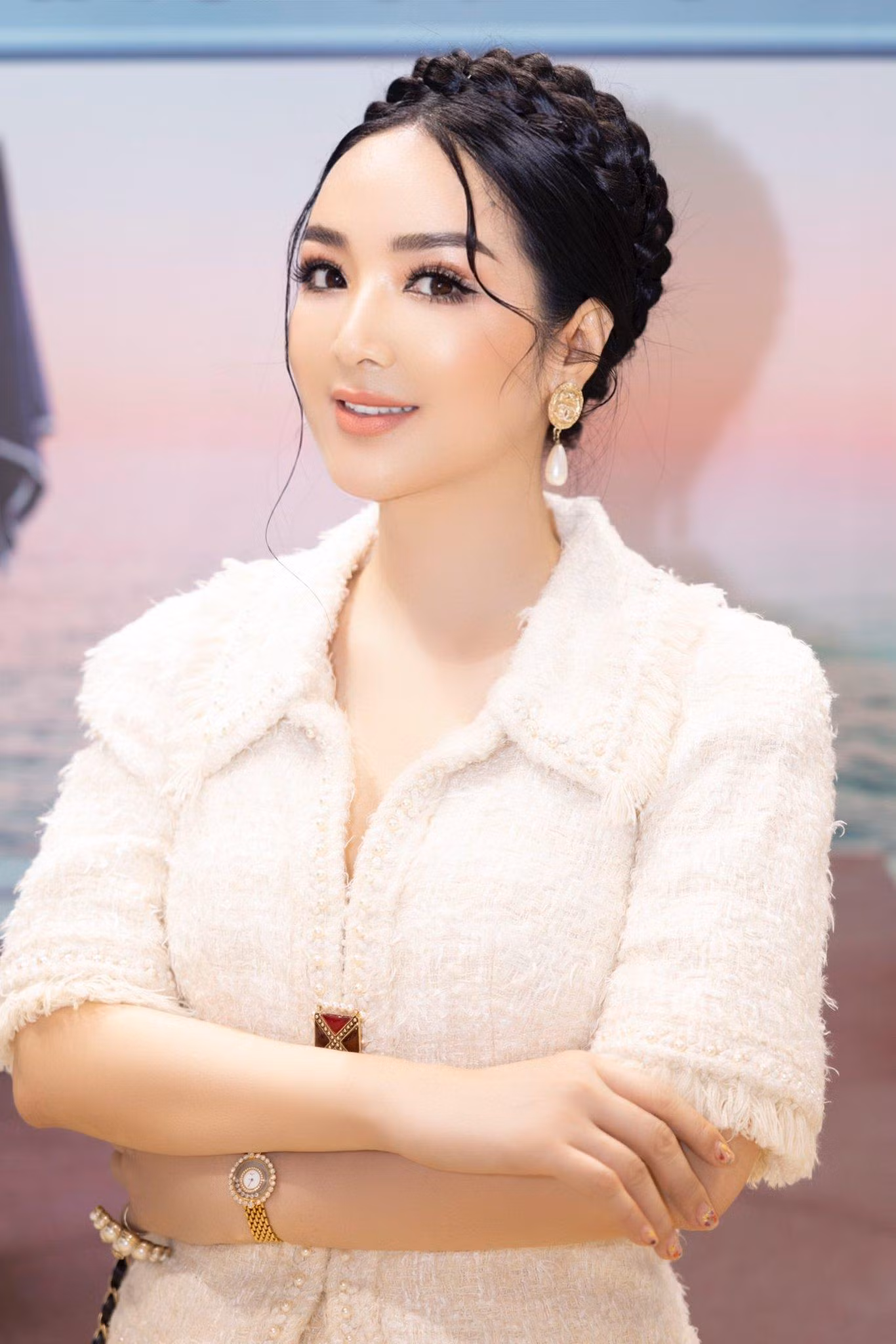 Hoa hậu Đền Hùng Giáng My trẻ đẹp với gam màu trắng tinh khôi.