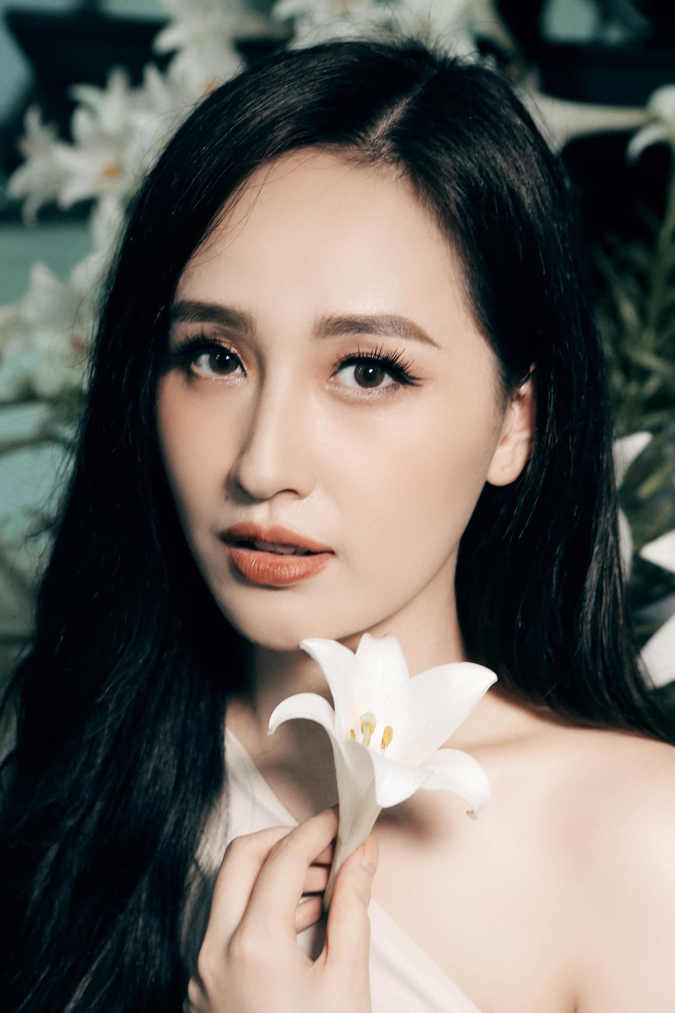 Mặc dù đã bước sang tuổi 34 nhưng HHVN 2006 vẫn vô cùng duyên dáng, trẻ trung.