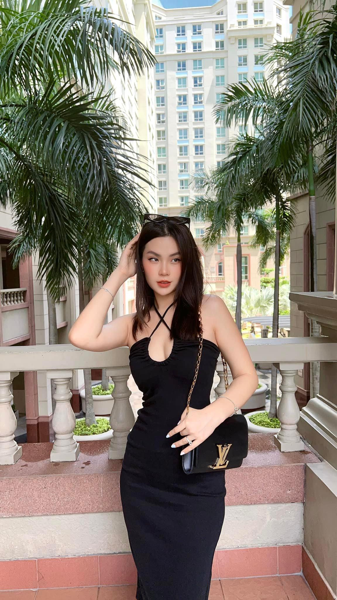 Á hậu Diễm Trang diện váy xẻ sâu, khoe vòng một quyến rũ.