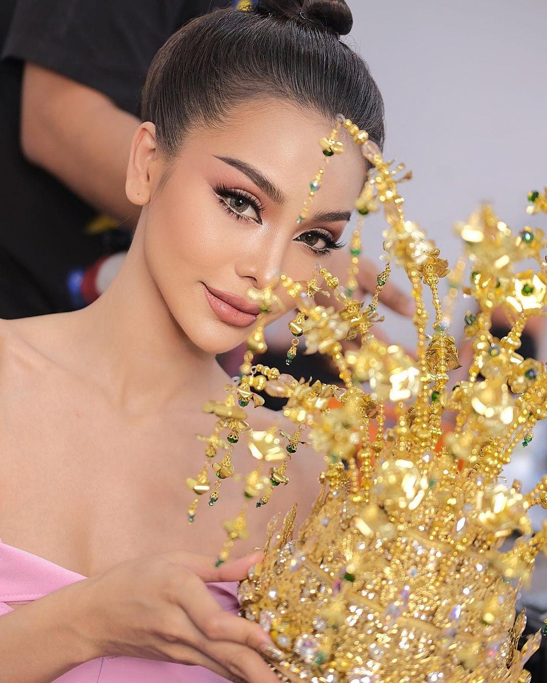 Cô sở hữu một trang instagram với hơn 1 triệu người theo dõi.