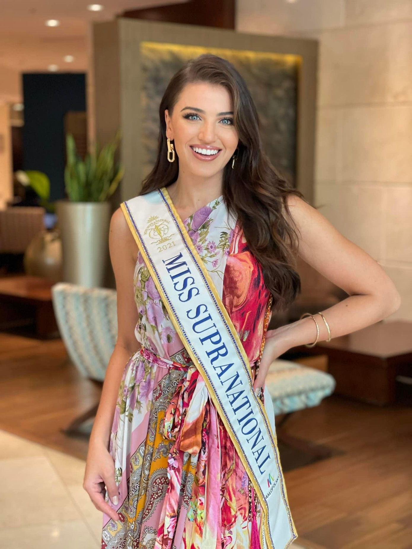 Trước khi tham dự đêm chung kết, cả hai đã có dịp tham quan và trải nghiệm cảnh vật và cuộc sống ở Ecuador.