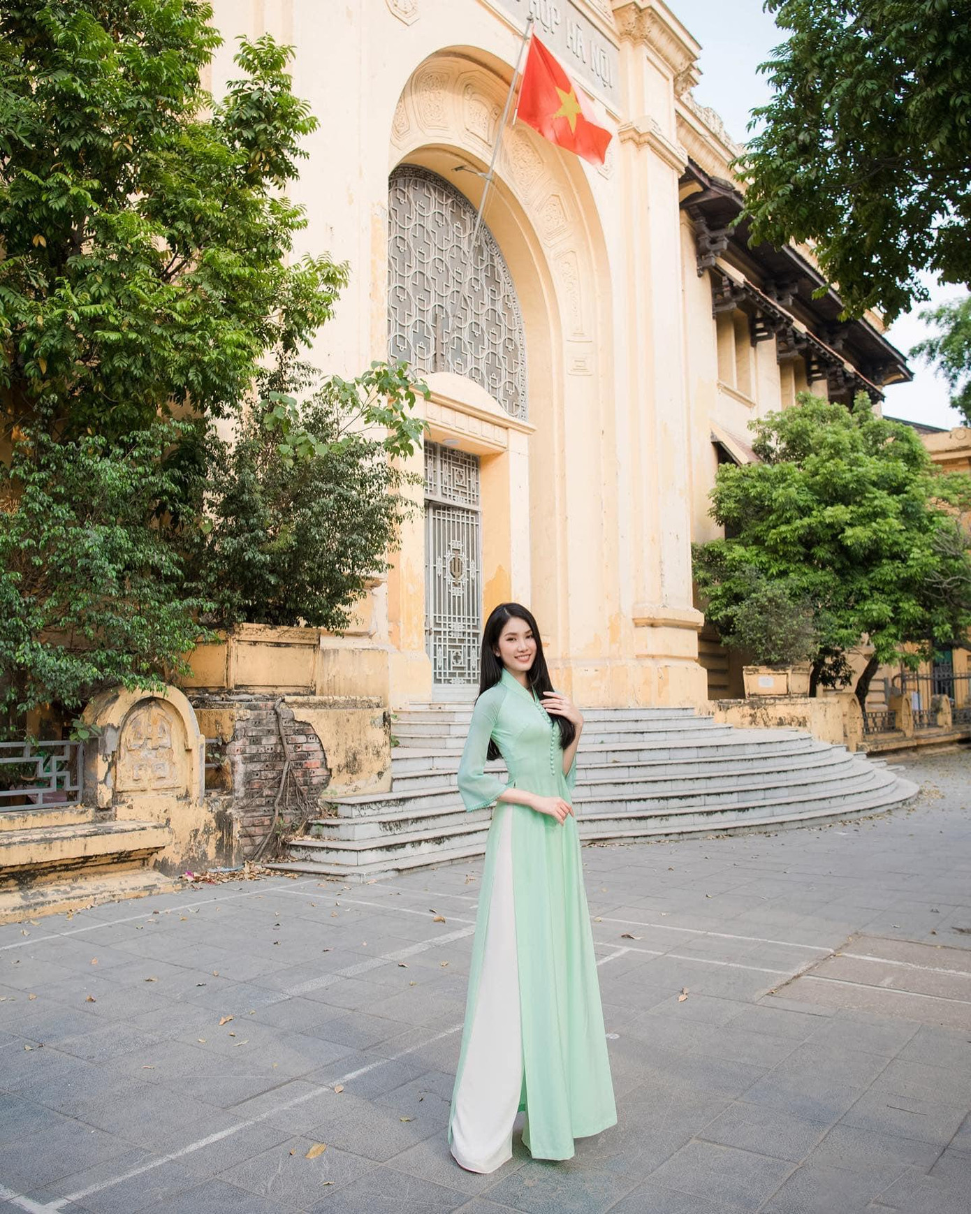 Á hậu Phương Anh diện áo dài xanh pastel nền nã mừng ngày lễ độc lập. Á hậu Phương Anh diện áo dài xanh pastel nền nã mừng ngày lễ độc lập.