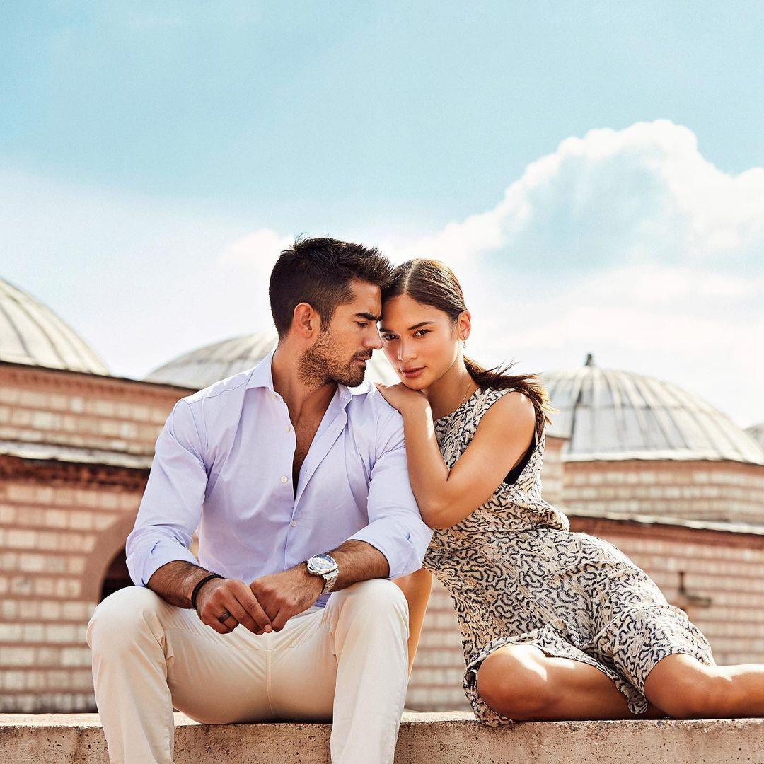 Cặp đôi thường xuyên đi du lịch khắp nơi.