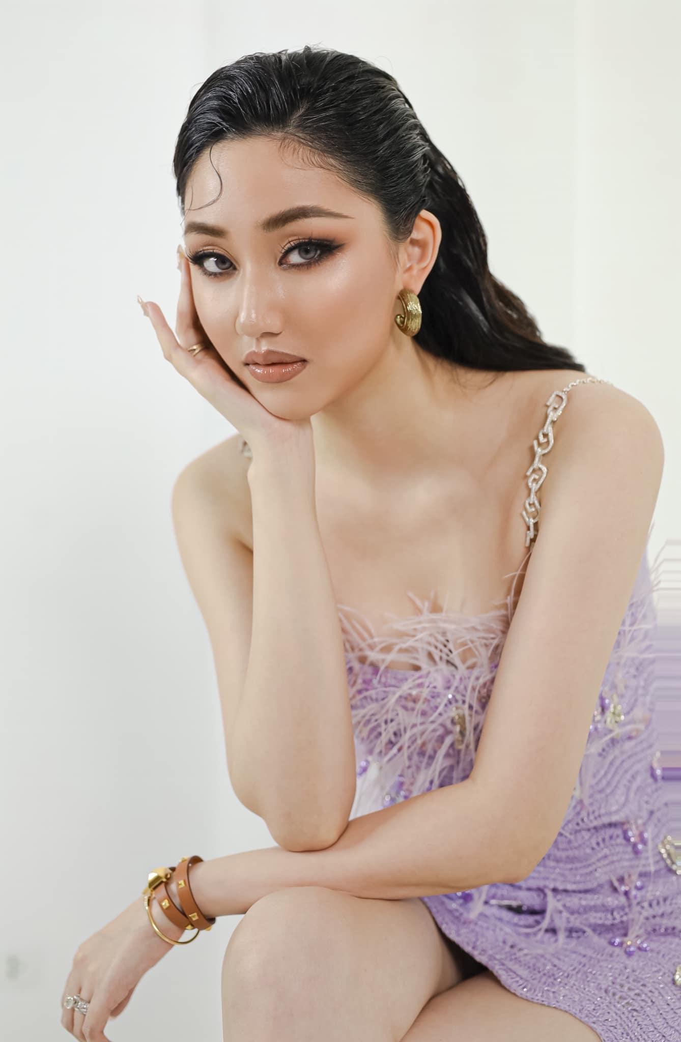 Bộ ảnh mới của cặp đôi chị em ruột cùng là Á hậu duy nhất trong showbiz nhận được phản hồi tích cực từ khán giả. Bộ ảnh mới của cặp đôi chị em ruột cùng là Á hậu duy nhất trong showbiz nhận được phản hồi tích cực từ khán giả.