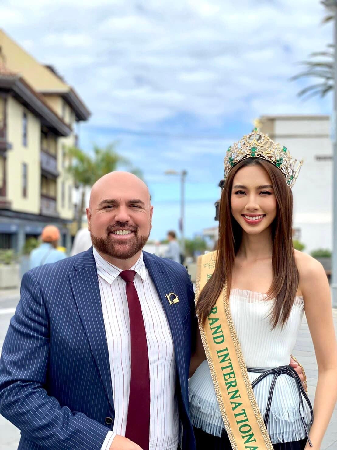 Cô có dịp gặp gỡ với thị trưởng của quần đảo Tenerife - nơi sẽ đăng cai cuộc thi Miss Grand Spain 2023. Cô có dịp gặp gỡ với thị trưởng của quần đảo Tenerife - nơi sẽ đăng cai cuộc thi Miss Grand Spain 2023.