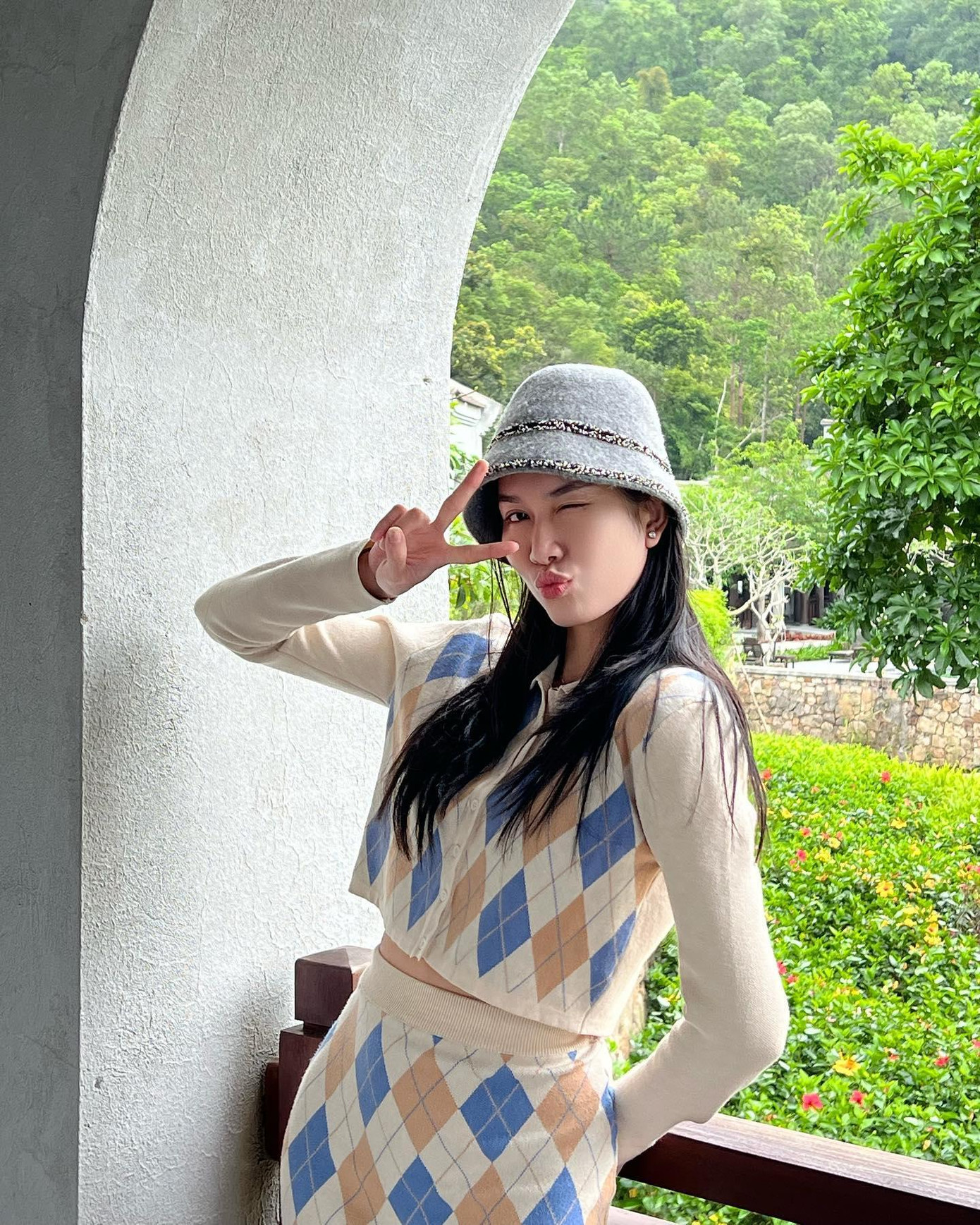 Á hậu Phương Anh nhí nhảnh trong set đồ đáng yêu.