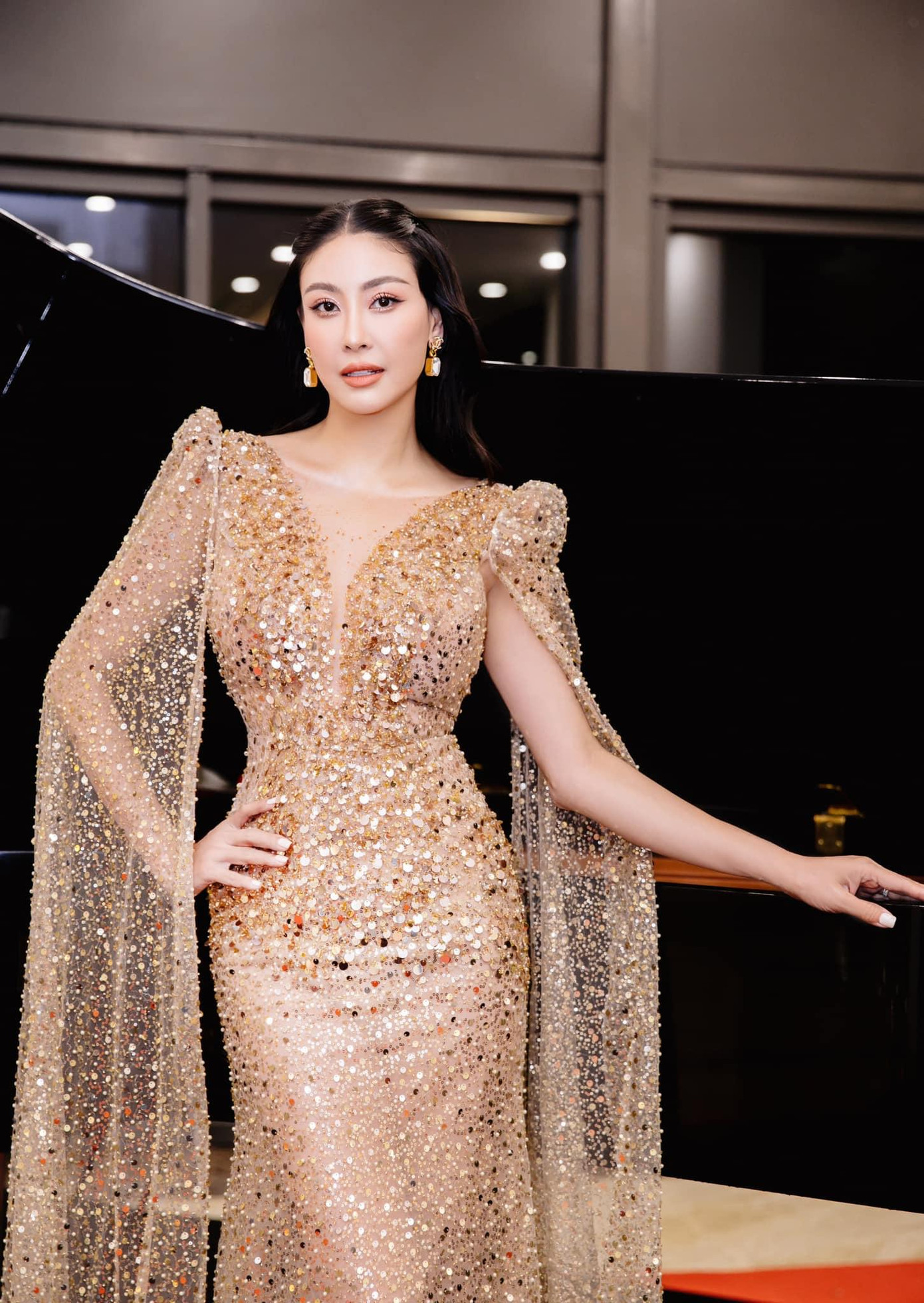 Ở tuổi tứ tuần, Hà Kiều Anh vẫn khiến fans ngưỡng mộ khi khoe nhan sắc lộng lẫy và đường cong gợi cảm không hề thua kém các đàn em.