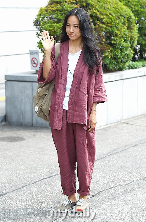 Fan ngất ngây ngắm Lee Hyori sành điệu gợi cảm ảnh 11