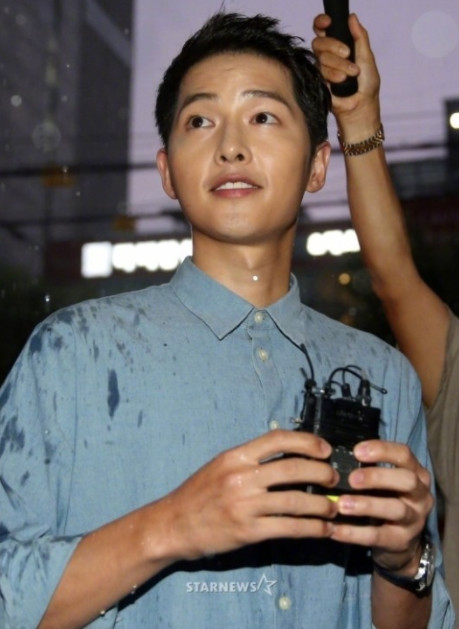 Song Hye Kyo vỡ òa hạnh phúc khi được Song Joong Ki cầu hôn ảnh 7