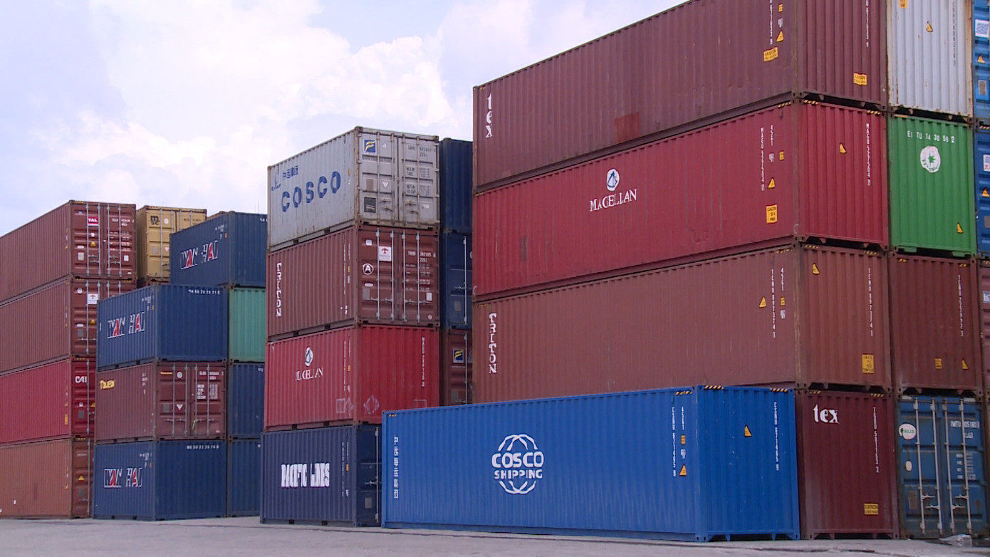 Hơn 2.000 container phế liệu vô chủ ‘ăn vạ’ ở cảng Cát Lái ảnh 1