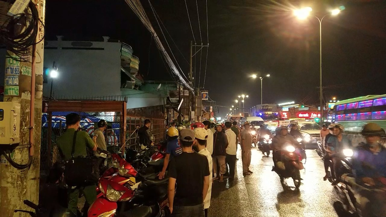 Tài xế ô tô công nghệ gục chết trên đường đi mua xăng ảnh 1