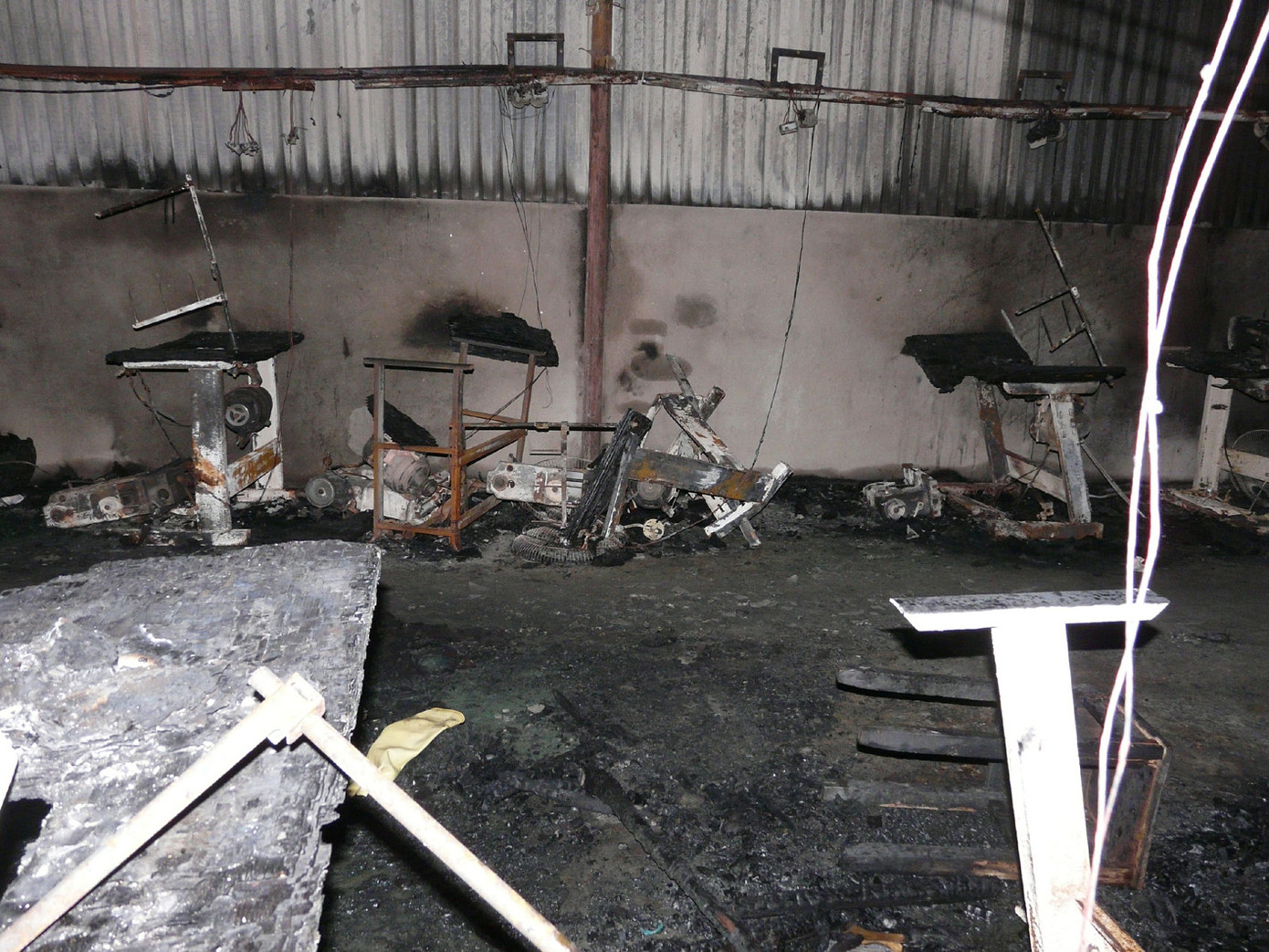 Sau vụ hỏa hoạn thảm khốc, xưởng may thành tro