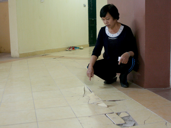 Nền nhà bị bong tróc