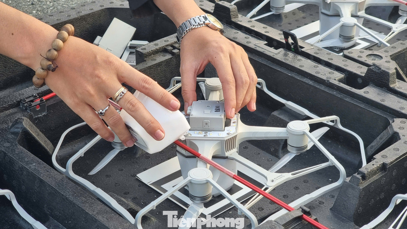 Đến chiều 28/4, các công tác chuẩn bị đang được gấp rút hoàn thiện cho màn tổng duyệt. Ảnh: Phạm Duy Đến chiều 28/4, các công tác chuẩn bị đang được gấp rút hoàn thiện cho màn tổng duyệt. Ảnh: Phạm Duy