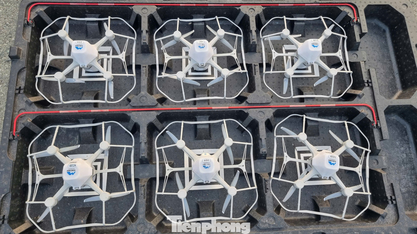 Đến chiều 28/4, các công tác chuẩn bị đang được gấp rút hoàn thiện cho màn tổng duyệt. Ảnh: Phạm Duy Đến chiều 28/4, các công tác chuẩn bị đang được gấp rút hoàn thiện cho màn tổng duyệt. Ảnh: Phạm Duy