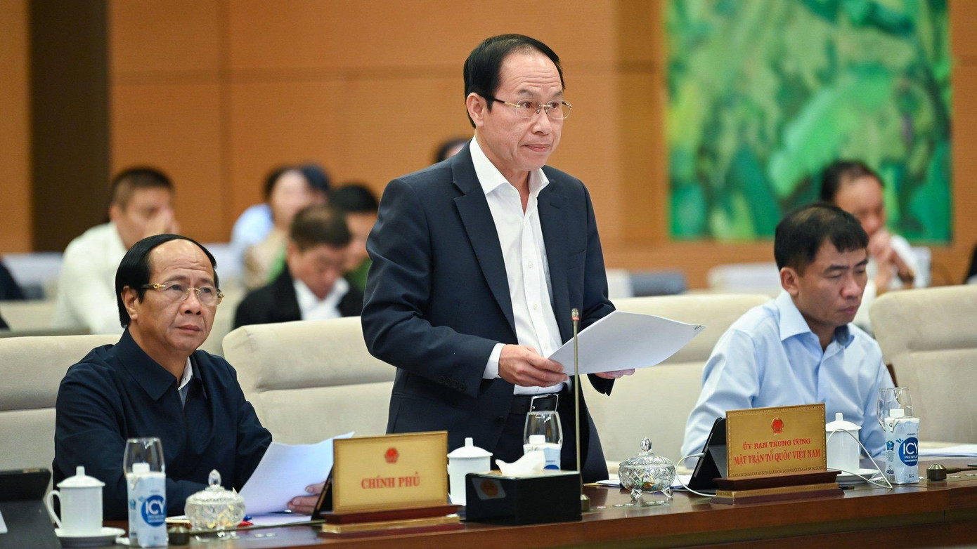 Đại diện Uỷ ban TƯ MTTQ Việt Nam báo cáo tại phiên họp Đại diện Uỷ ban TƯ MTTQ Việt Nam báo cáo tại phiên họp