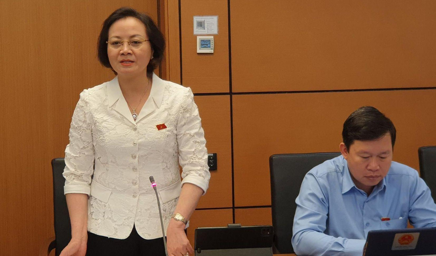 Bộ trưởng Bộ Nội vụ Phạm Thị Thanh Trà phát biểu tại phiên thảo luận chiều 24/10