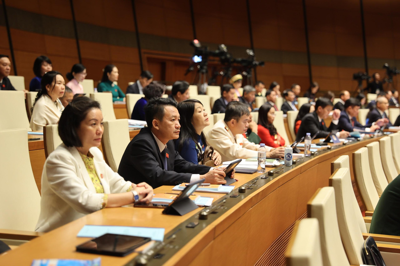 Các đại biểu Quốc hội tại phiên khai mạc. Ảnh: Như Ý