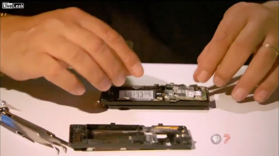 Để tạo ra một camera có độ phân giải lớn nhất trên thế giới mà giá của nó lại không quá đắt, BAE Systems đã áp dụng một công nghệ đang tồn tại là 