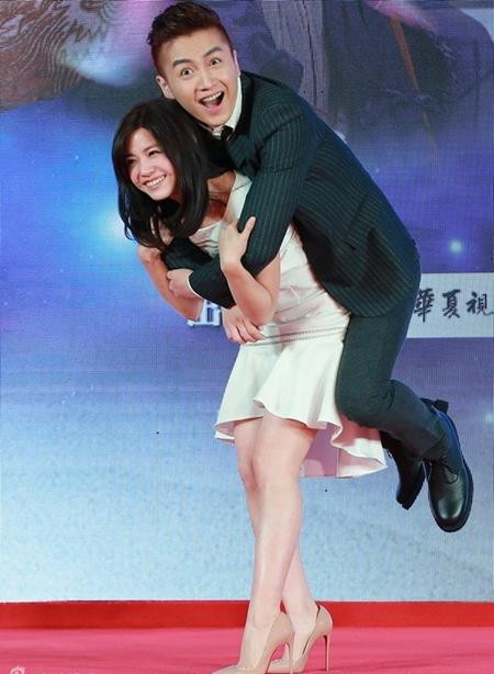 Tân “Dương Quá” cầu hôn bạn gái bằng nhẫn kim cương 6 tỉ ảnh 3