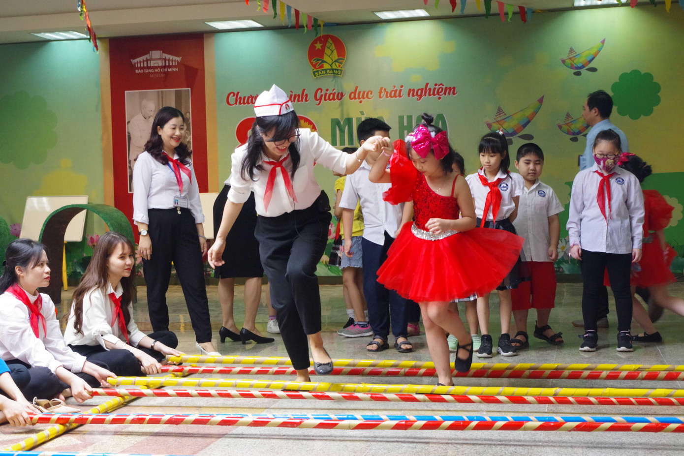 Hoạt động nhảy sạp. Hoạt động nhảy sạp.