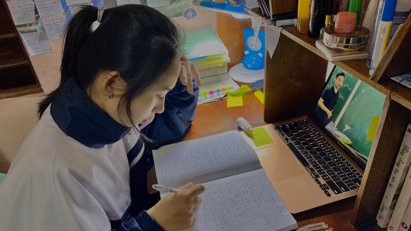 Áp lực đồng trang lứa khiến nhiều bạn trẻ cảm thấy mệt mỏi, buồn bã. Ảnh mang tính minh họa