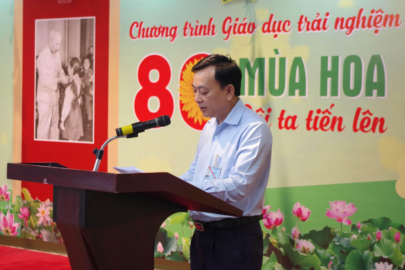 Ông Vũ Mạnh Hà - Giám đốc Bảo tàng Hồ Chí Minh phát biểu khai mạc chương trình. Ông Vũ Mạnh Hà - Giám đốc Bảo tàng Hồ Chí Minh phát biểu khai mạc chương trình.