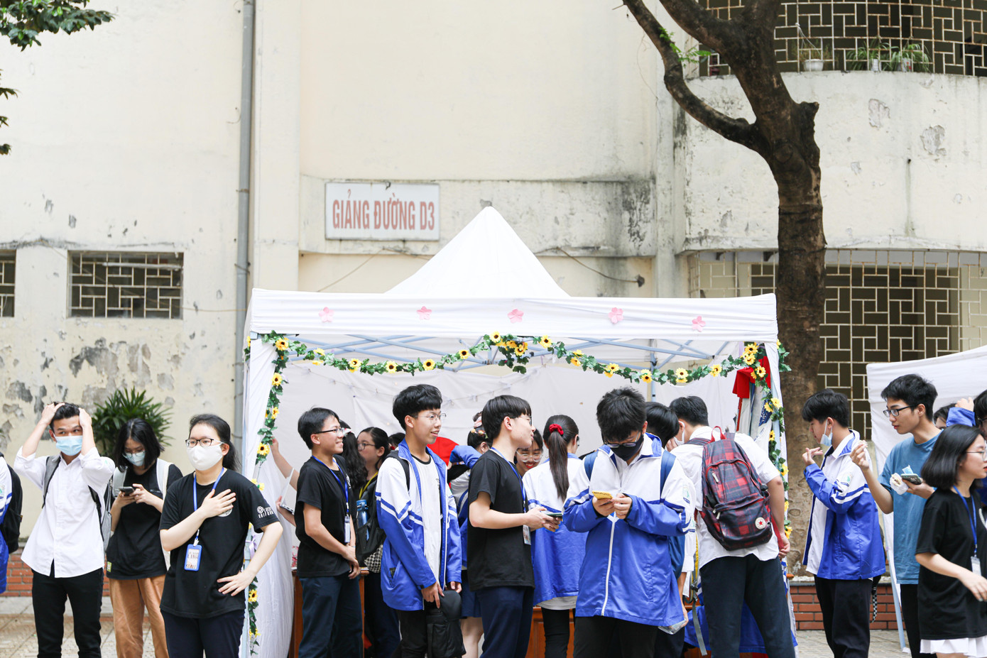 Sự kiện thu hút đông đảo các bạn học sinh đến tham quan, trải nghiệm.