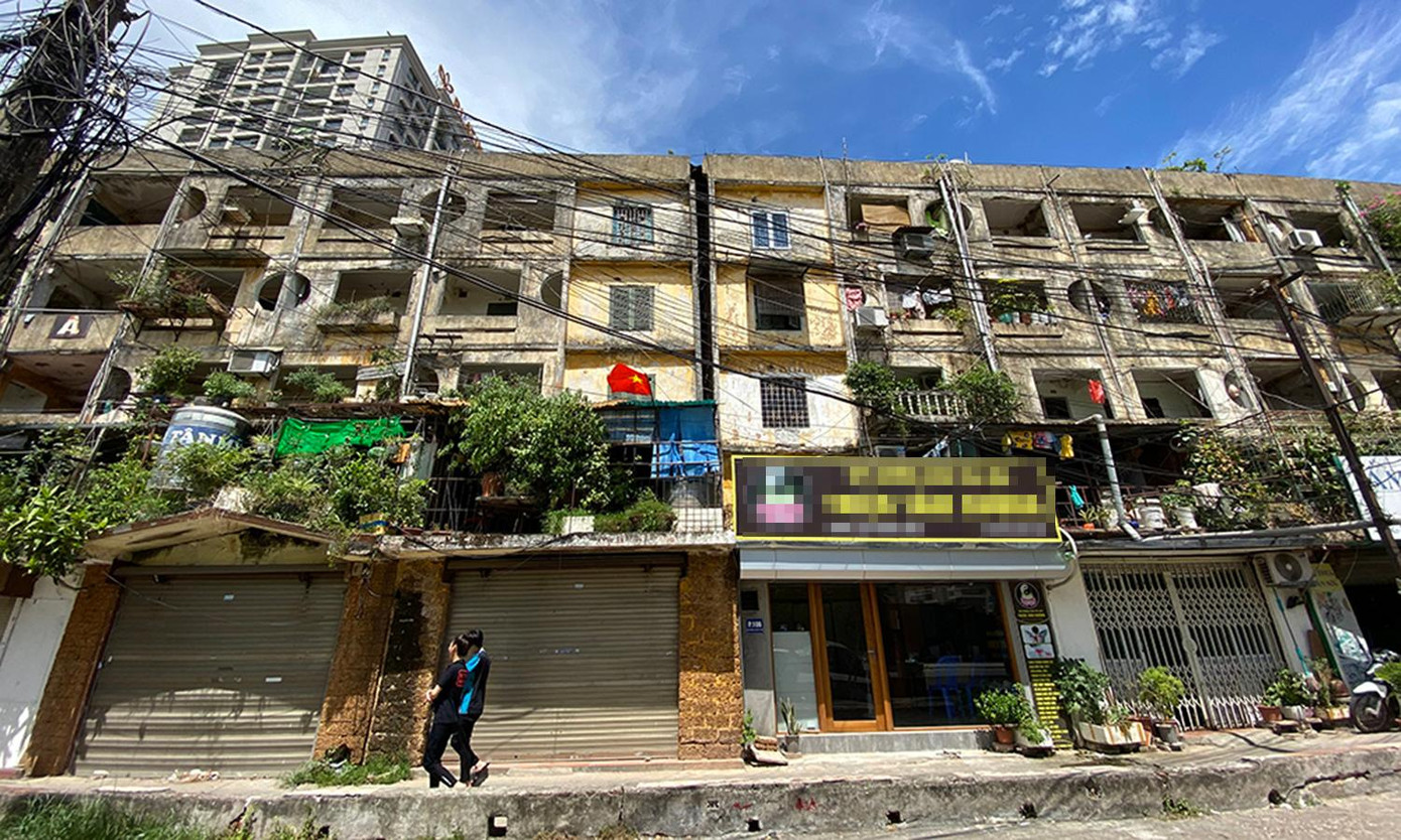 Chung cư cũ Ngọc Khánh (quận Ba Đình) thuộc loại nguy hiểm ở cấp độ đặc biệt, phải di dời gấp (cấp độ D).