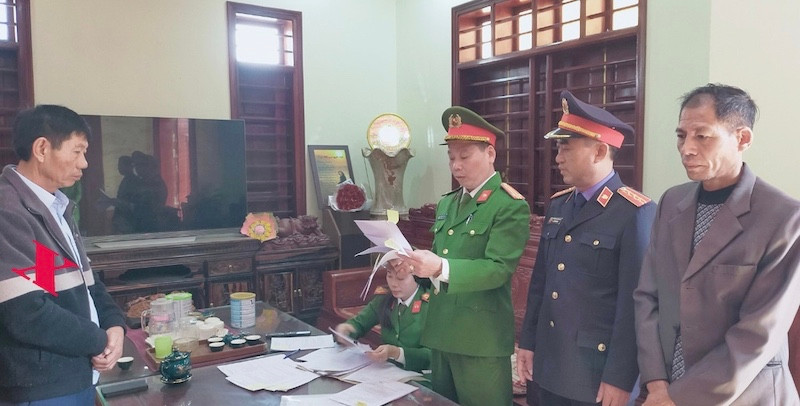 Cơ quan chức năng thi hành lệnh bắt tạm giam ông Nguyễn Xuân Phượng Cơ quan chức năng thi hành lệnh bắt tạm giam ông Nguyễn Xuân Phượng