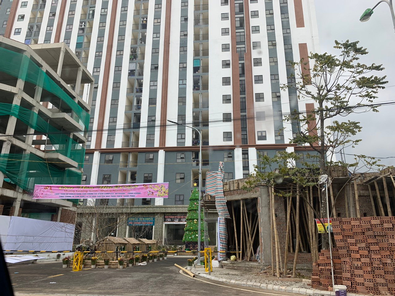 Có nhiều hộ dân đã đến ở khu chung cư (nhà ở xã hội phố Bào Ngoại), khi chưa được nghiệm thu.