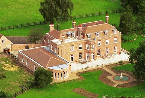 Becks - Posh thu lãi 10 triệu bảng khi sang tay “Beckingham Palace”