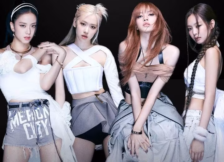 Pink Venom của BLACKPINK đứng vị trí 35 trong Top 100 bài hát hay nhất của năm được công bố vào ngày 5/12 (giờ địa phương) bởi Rolling Stone, một tạp chí âm nhạc nổi tiếng của Mỹ. Rolling Stone đánh giá: "BLACKPINK đã mở đầu cho những bản 'hit' của mùa Hè này với một giai điệu cực kỳ hấp dẫn mang đậm chất thập niên 1980".