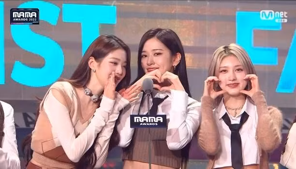 Ngày 28/11, IVE đã được chọn là 'Nghệ sĩ mới được yêu thích nhất' tại MAMA Awards 2022 được tổ chức tại Kyocera Dome, Osaka, Nhật Bản.