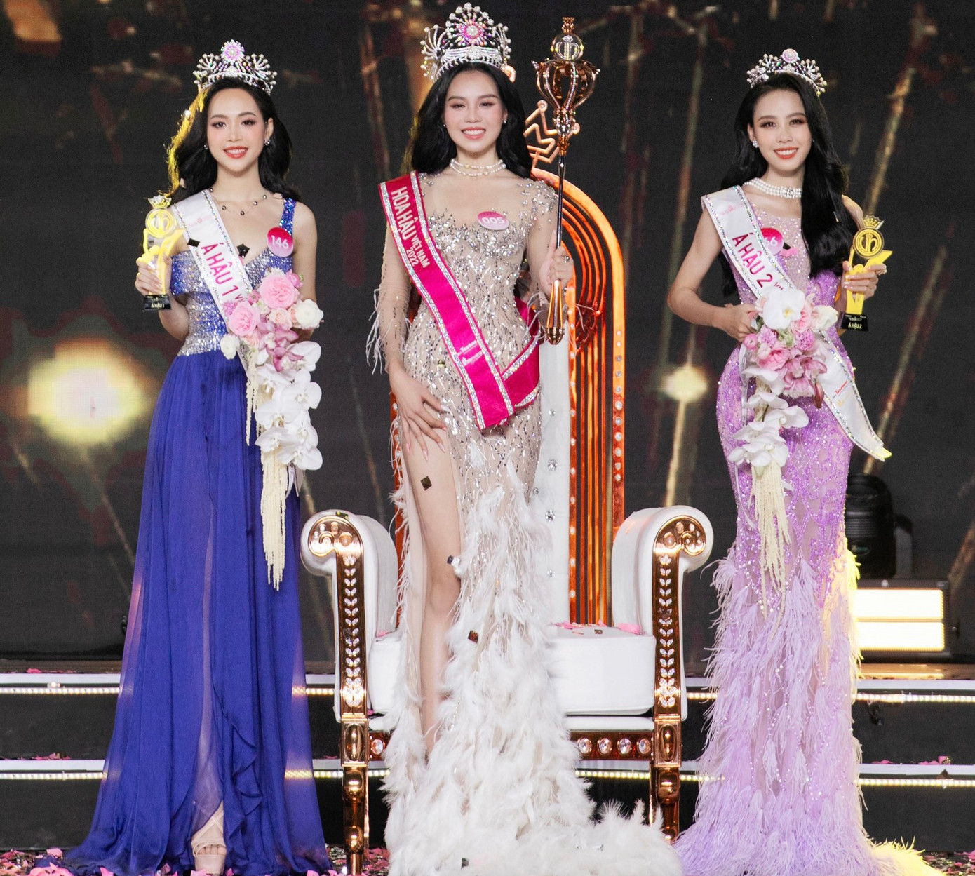 BTC sẽ liên hệ với người đoạt giải để chuyển phần thưởng.Tác giả của mỗi câu hỏi được chọn sử dụng trong phần thi ứng xử trong đêm Chung kết cuộc thi được nhận bằng chứng nhận của BTC kèm phần thưởng bằng tiền mặt 1.000.000 đồng, kèm quà tặng trị giá 4.000.000 đồng.