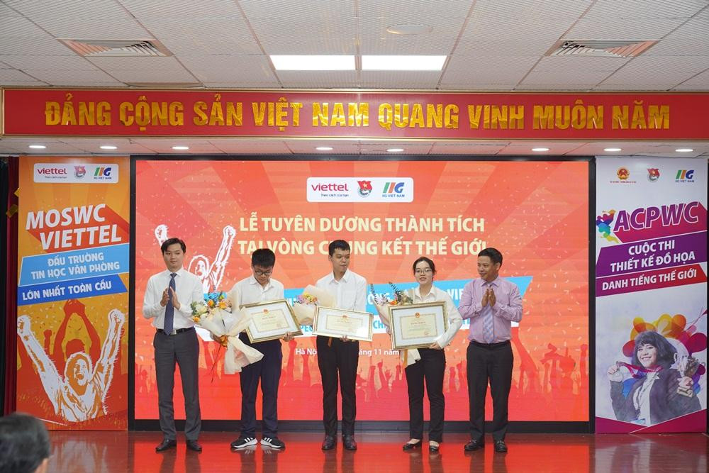 Tại buổi lễ, BTC đã trao tặng bằng khen của Bộ GD - ĐT cho các thí sinh đạt huy chương tại VCK Thế giới trong năm 2022. Tại buổi lễ, BTC đã trao tặng bằng khen của Bộ GD - ĐT cho các thí sinh đạt huy chương tại VCK Thế giới trong năm 2022.