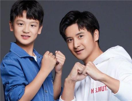 Điền Lượng và con trai.