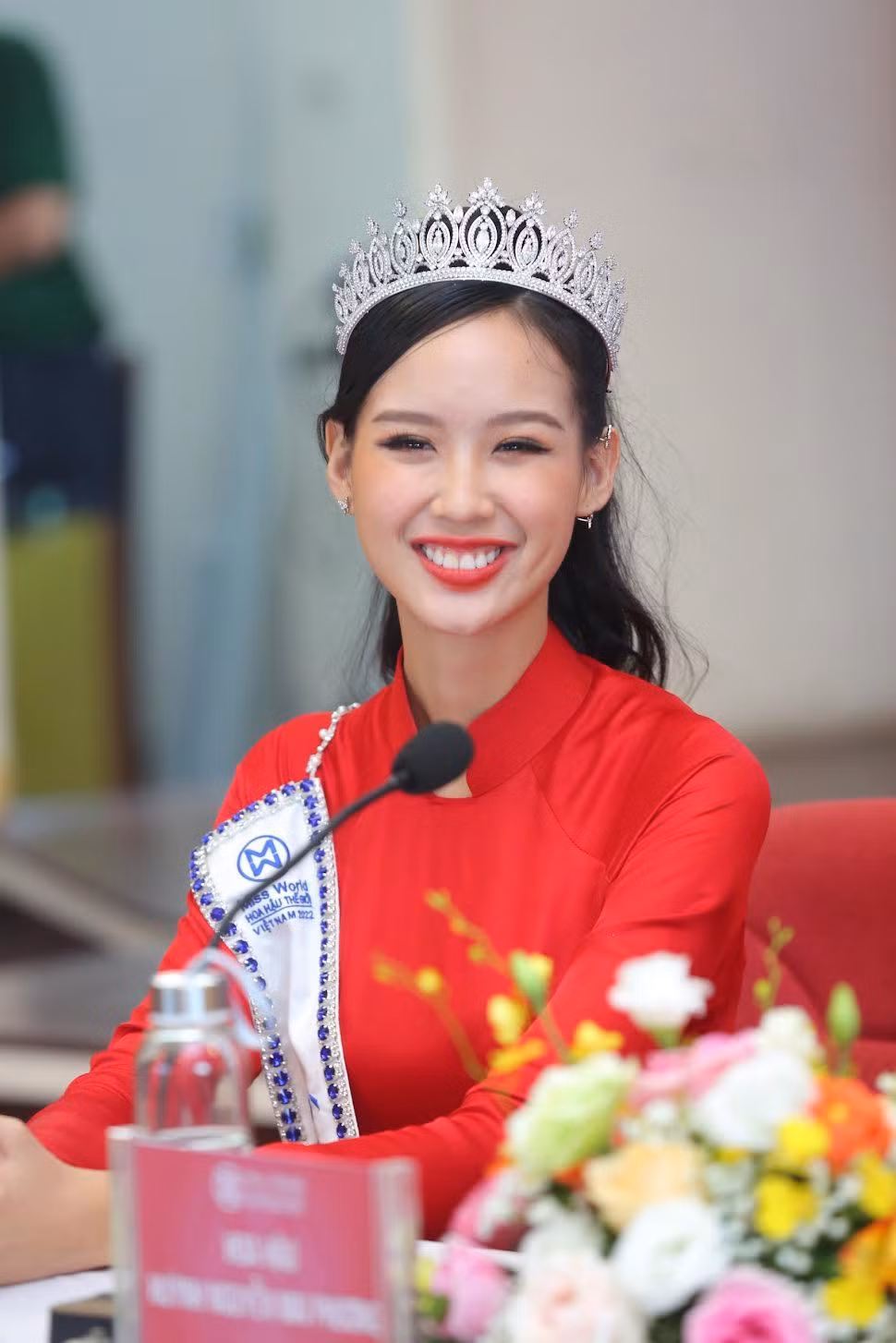 Á hậu Lê Nguyễn Bảo Ngọc chia sẻ: "Trong vòng 2 năm qua, mình thực sự không phải cố để làm điều gì mà chính những trải nghiệm thực tế là những bài học giúp mình trưởng thành. Và cuối cùng, may mắn cũng đến với mình. Đối với mình, ngôi vị hiện tại là thích hợp với mình tại thời điểm này để mình có thời gian chuẩn bị cho các cuộc thi ở đấu trường nhan sắc quốc tế và ở cuộc thi nào mình cũng cố hết sức mình". Ảnh: Trọng Tài Á hậu Lê Nguyễn Bảo Ngọc chia sẻ: "Trong vòng 2 năm qua, mình thực sự không phải cố để làm điều gì mà chính những trải nghiệm thực tế là những bài học giúp mình trưởng thành. Và cuối cùng, may mắn cũng đến với mình. Đối với mình, ngôi vị hiện tại là thích hợp với mình tại thời điểm này để mình có thời gian chuẩn bị cho các cuộc thi ở đấu trường nhan sắc quốc tế và ở cuộc thi nào mình cũng cố hết sức mình". Ảnh: Trọng Tài