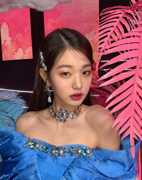 Jang Won Young hiện cũng đang gây ra nhiều tranh cãi xung quanh quốc tịch của mình. Jang Won Young hiện cũng đang gây ra nhiều tranh cãi xung quanh quốc tịch của mình.