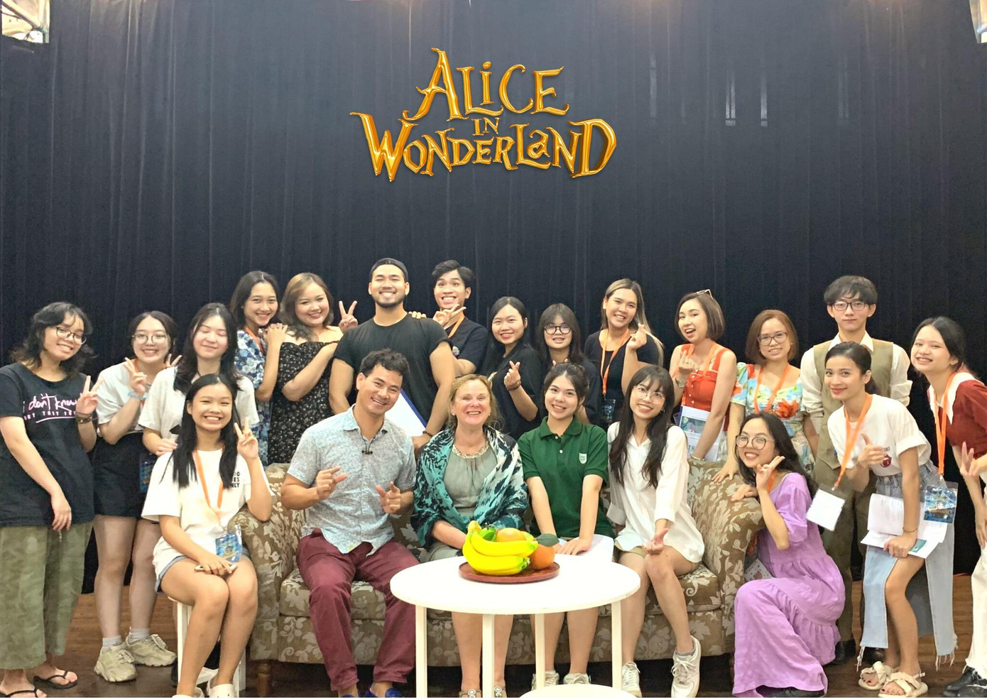 Các cố vấn, ekip cùng dàn diễn viên.