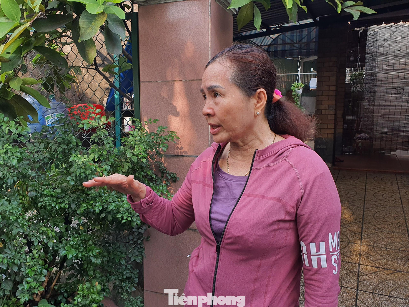 Bà Giàu đau buồn vì không thể cứu được các nạn nhân.