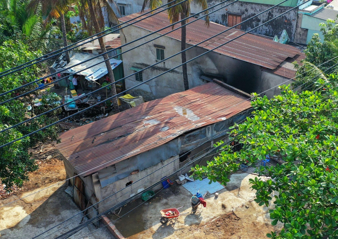 Ngôi nhà xảy ra vụ hỏa hoạn thương tâm. Ngôi nhà xảy ra vụ hỏa hoạn thương tâm.