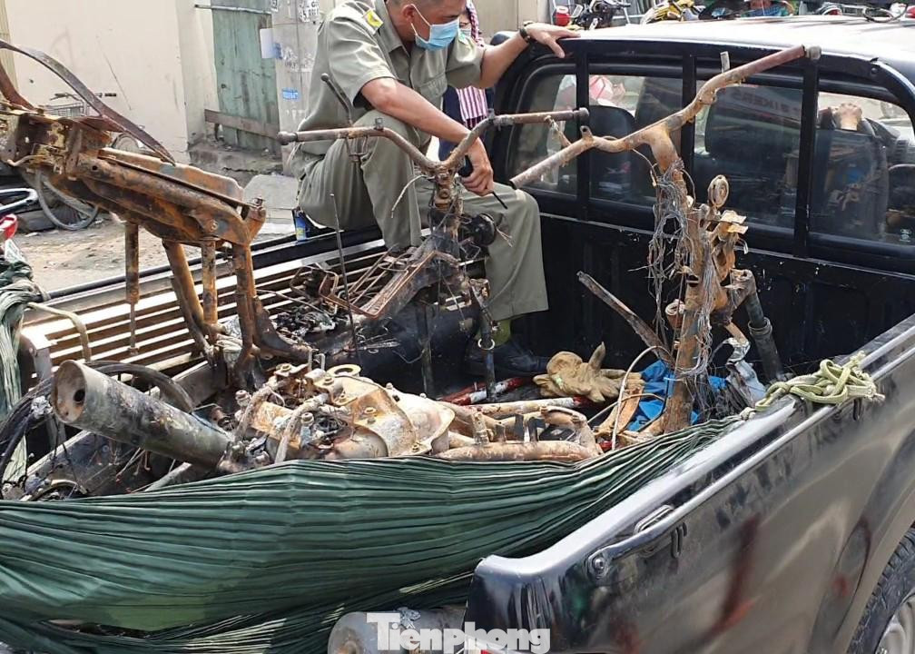 Vụ cháy khiến 6 người chết, 5 chiếc xe máy cùng một số tài sản bị thiêu rụi.